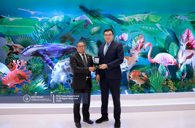 Vice-Rector of our university Tony Zou was awarded the badge of &quot;Defender of Nature&quot;