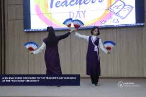 В университете «Шелковый путь» прошло торжественное мероприятие, посвящённое Дню учителя