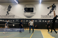 В университете “Шелковый путь” было организовано соревнование между студенческой командой 2-го и 3-го курсов университета по волейболу
