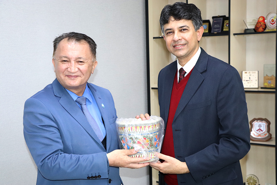 Ambassador of the Republic of India to Uzbekistan Manish Prabhat visited the “Silk Road” University
