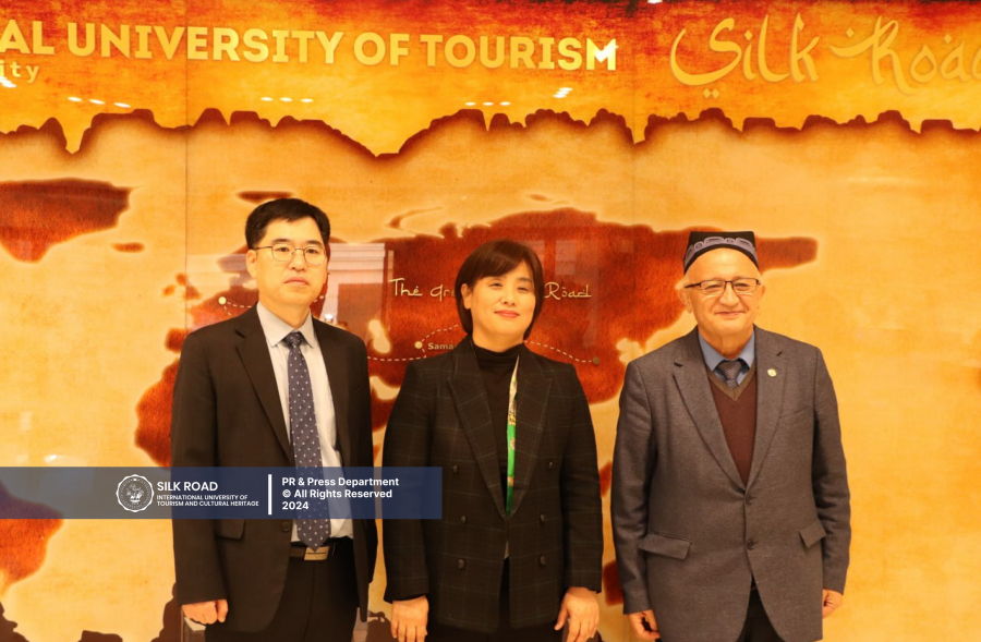The library of our university has been enriched with Korean cultural heritage literature