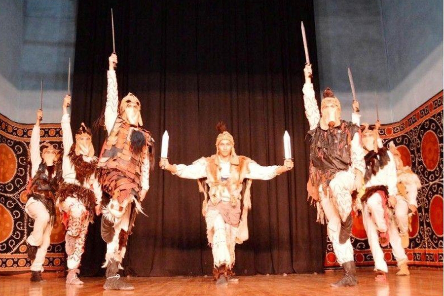 Студенты Университета «Шелковый путь» в театре исторических костюмов Эль-Мероси