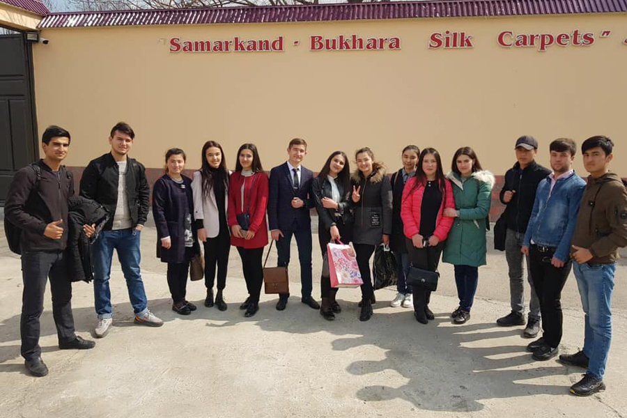 Студенты посетили фабрику шелковых ковров “Samarkand-Bukhara Silk Carpets”