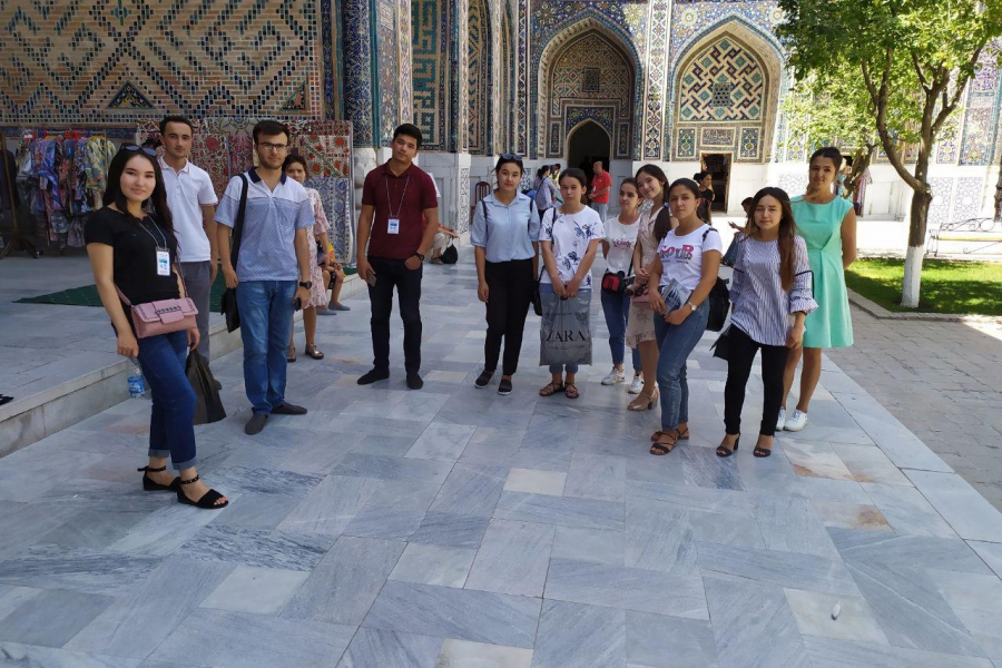 У студентов Международного университета туризма «Шелковый путь» началась недельная программа практики по историческим объектам