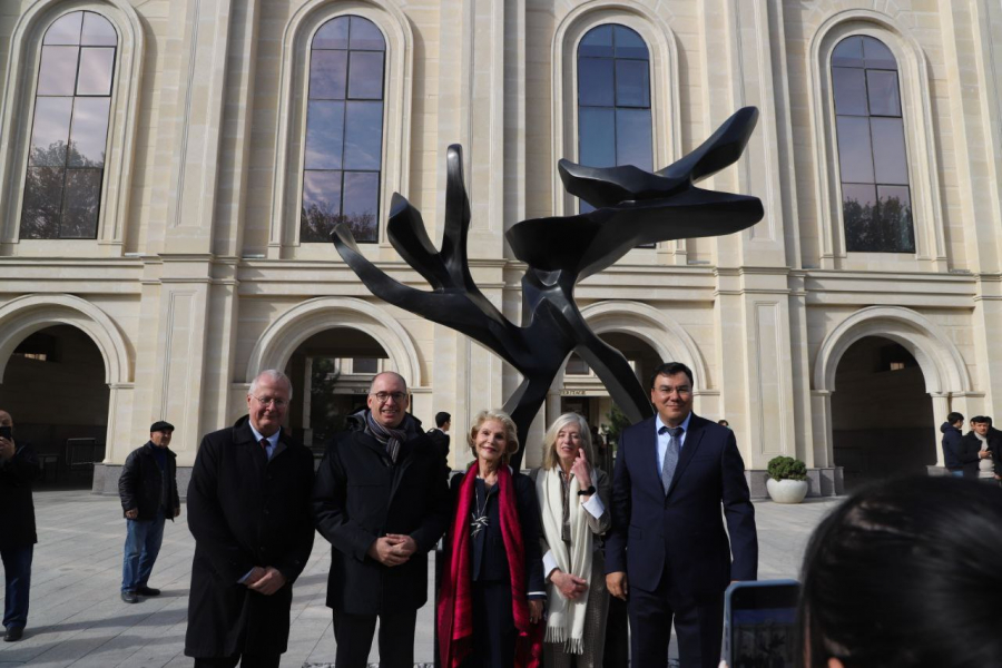 Памятник «Древо мира» открыли в Самарканде при участии представителей ЮНЕСКО